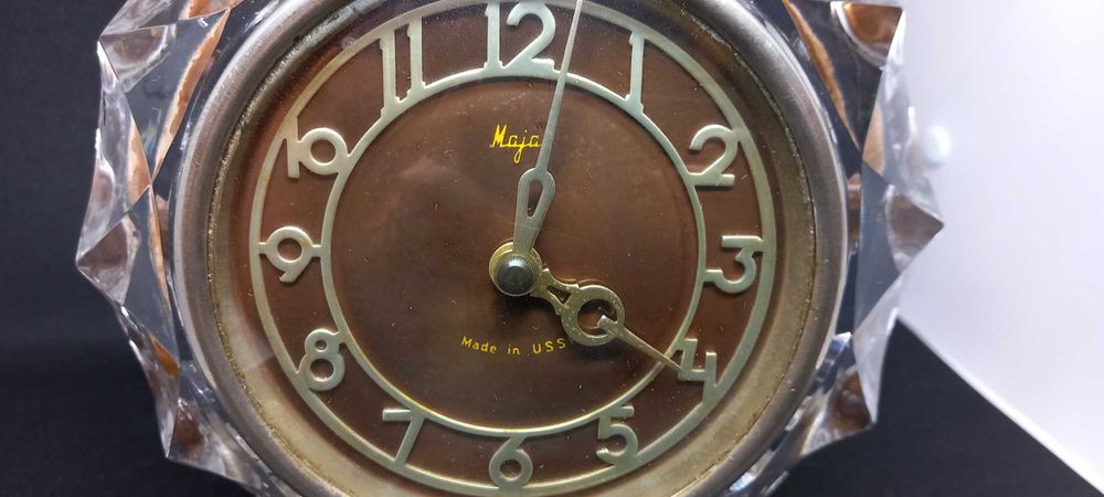 Kryształowy zegar Majak sprawny ręcznie nakręcany