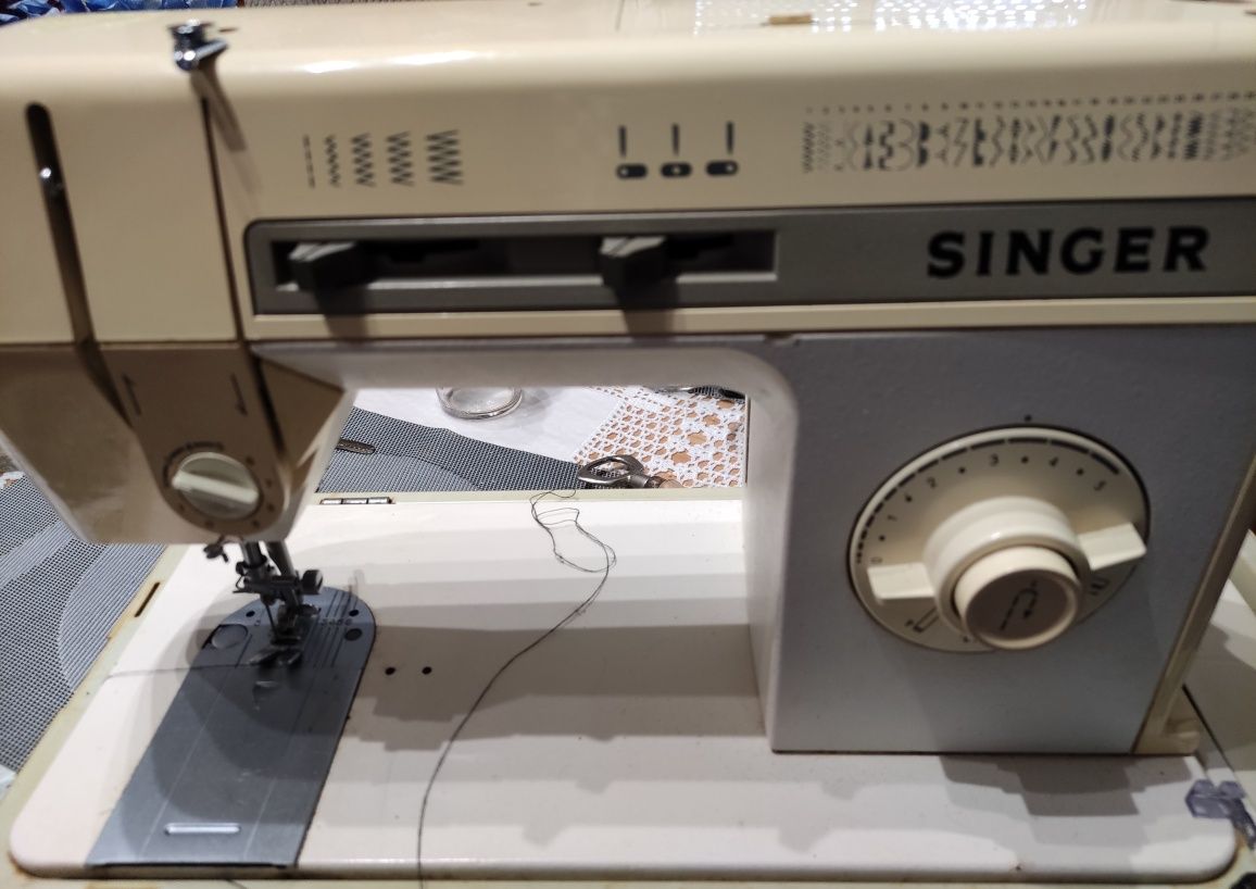 Máquina de costura Singer como nova.