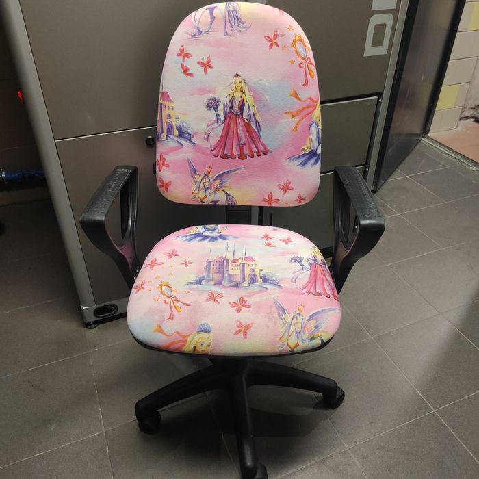 Krzesło obrotowe, biurkowe, dla dziecka, dziewczynki, z księżniczkami