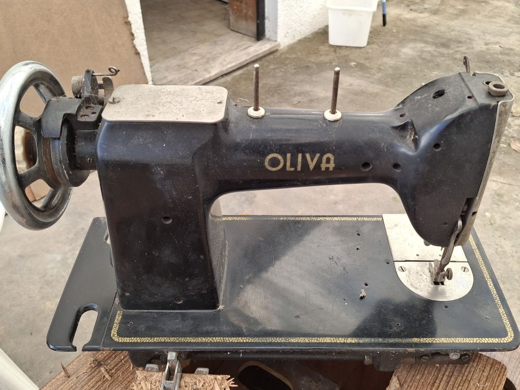 Maquina de costura oliva