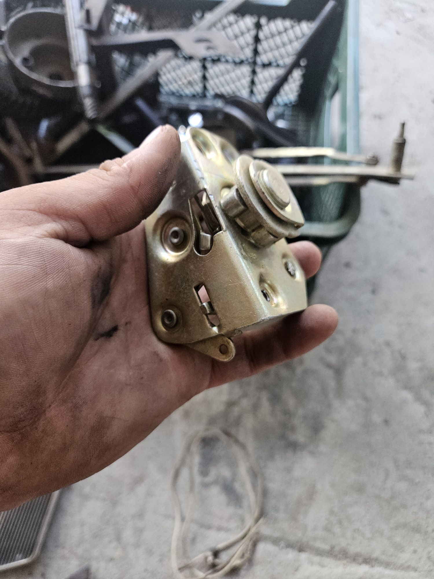 Zamek drzwi fiat 125p klasyk 1300 skalpele