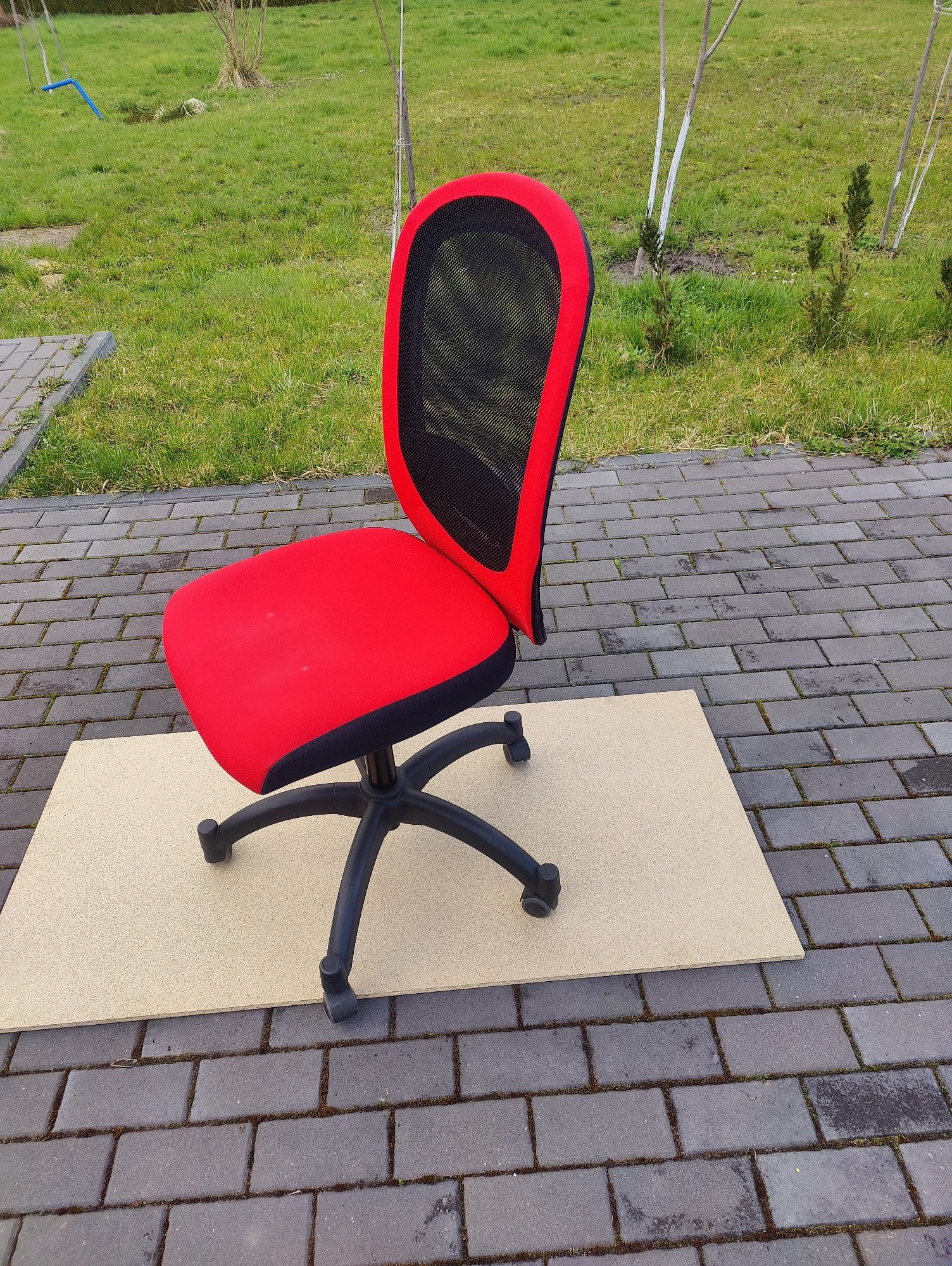 Fotel czerwony biurowy