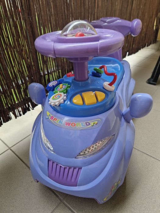 Jeździk samochodzik