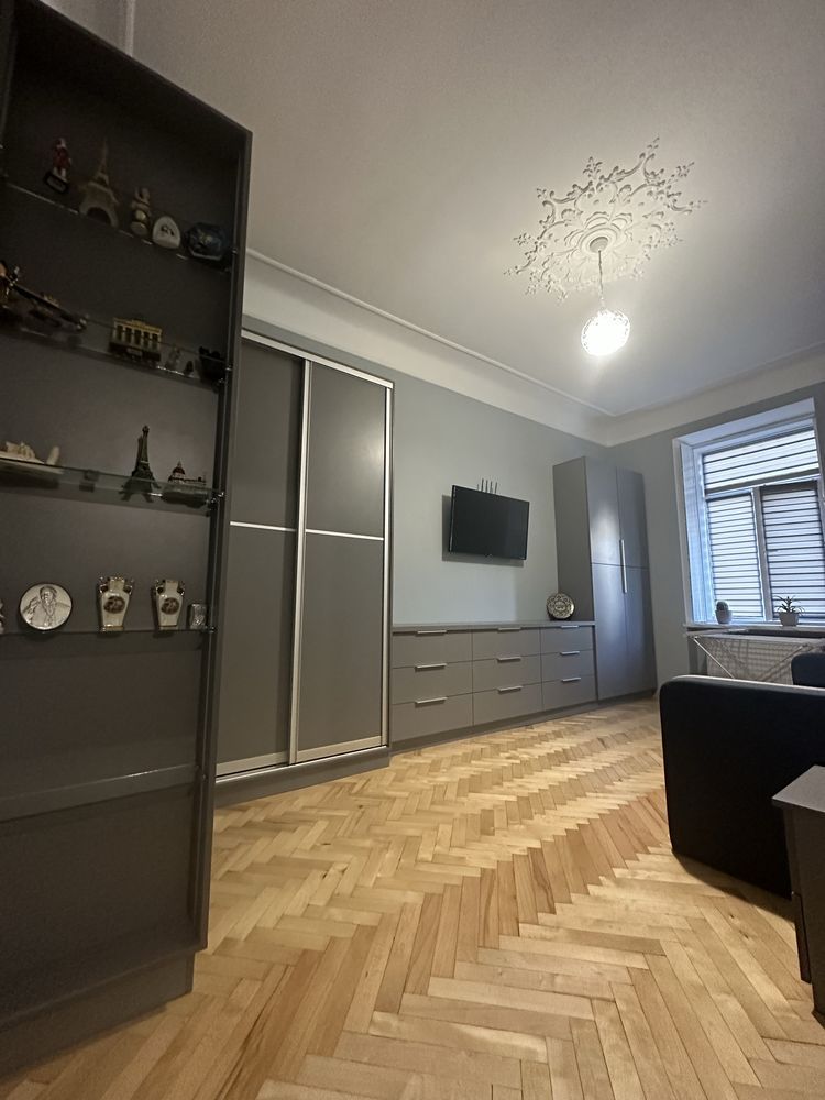 Продаж 1 кв . вул. Грабовського