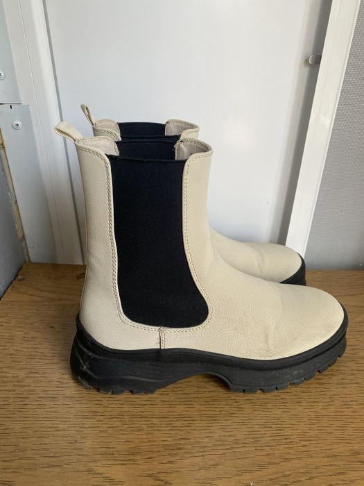 Бежеві весняні ботінки