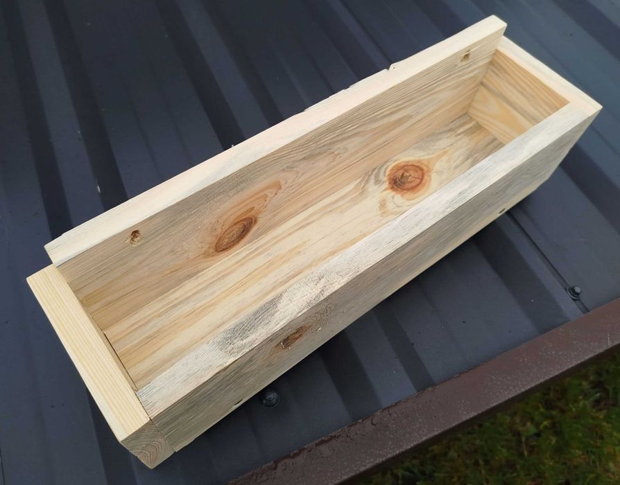 Karmidło karmnik dla kur drobiu podjanik na paszę  stojące wiszące