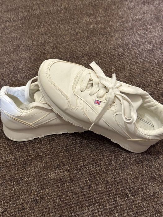 Кросівки жіночі нові