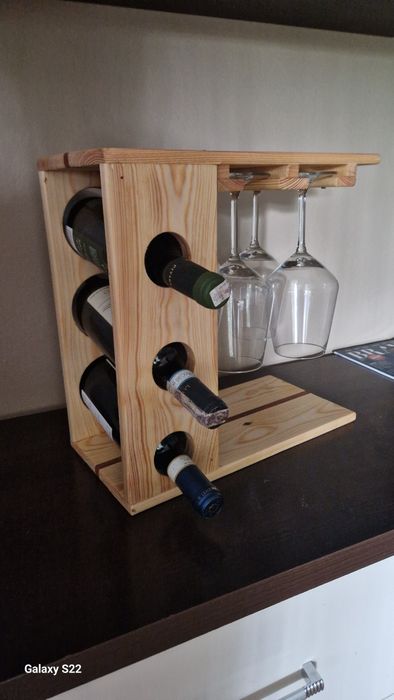 Drewniane stojaki na alkohole