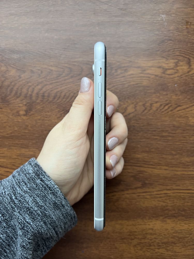 iPhone XR 128gb в ідеальному стані