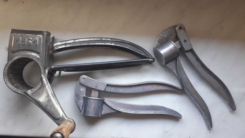 Wyciskacz, wyciskarka, praska do czosnku. 3 sztuki, PRL, Vintage