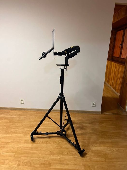 Стійка на колесах для ноутбука