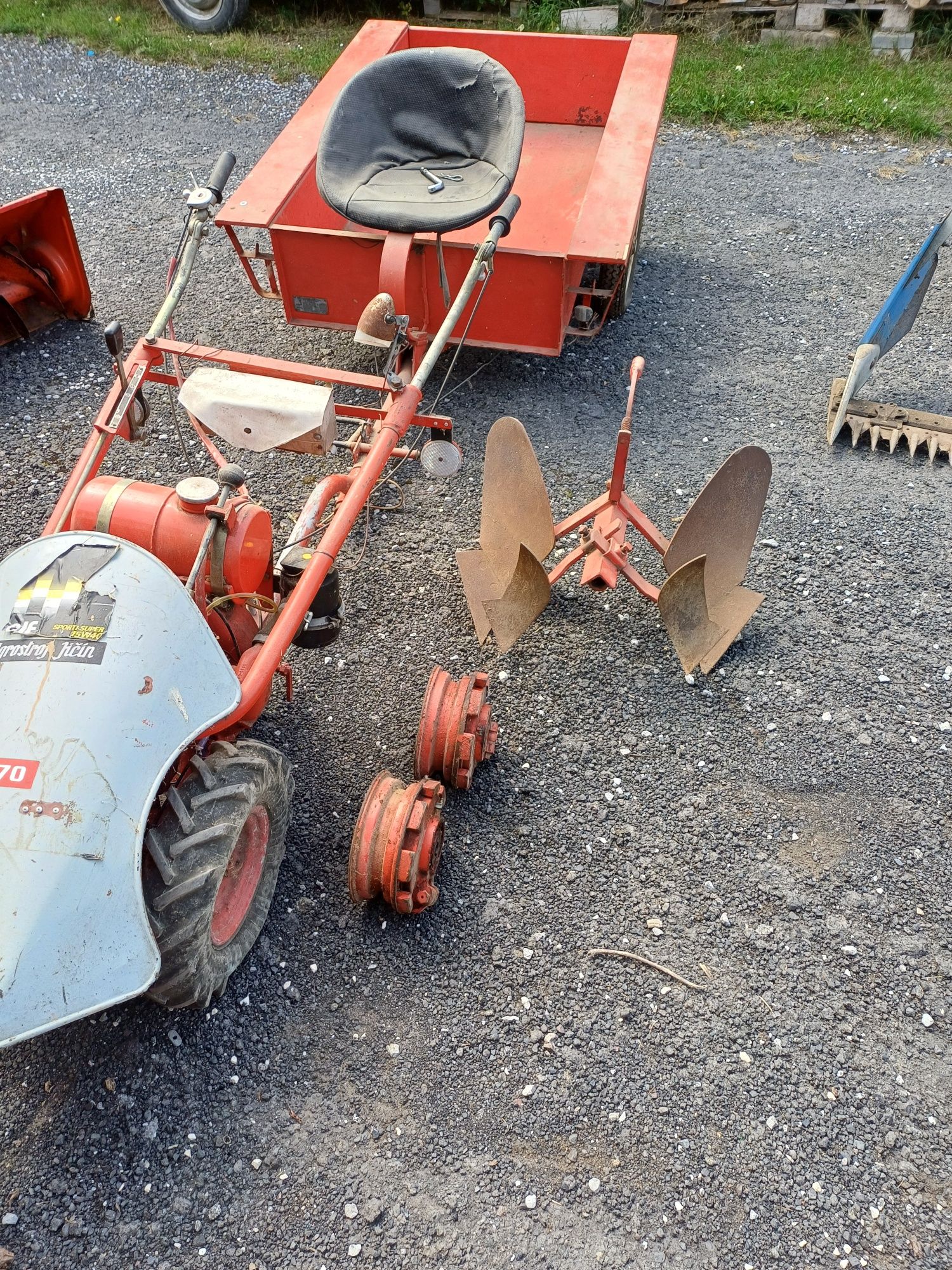 Traktorek FM 70 z osprzetem