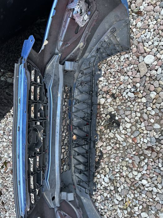 VOLVO XC60 LiFT 16” kpl przedni zderzak R-DESIGN uszkodzony, grill led