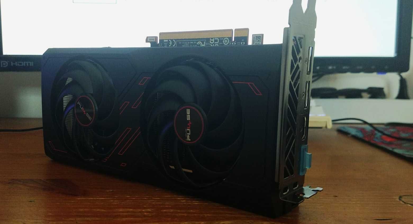 Placa Gráfica Sapphire AMD Radeon RX 7600 Pulse 8GB