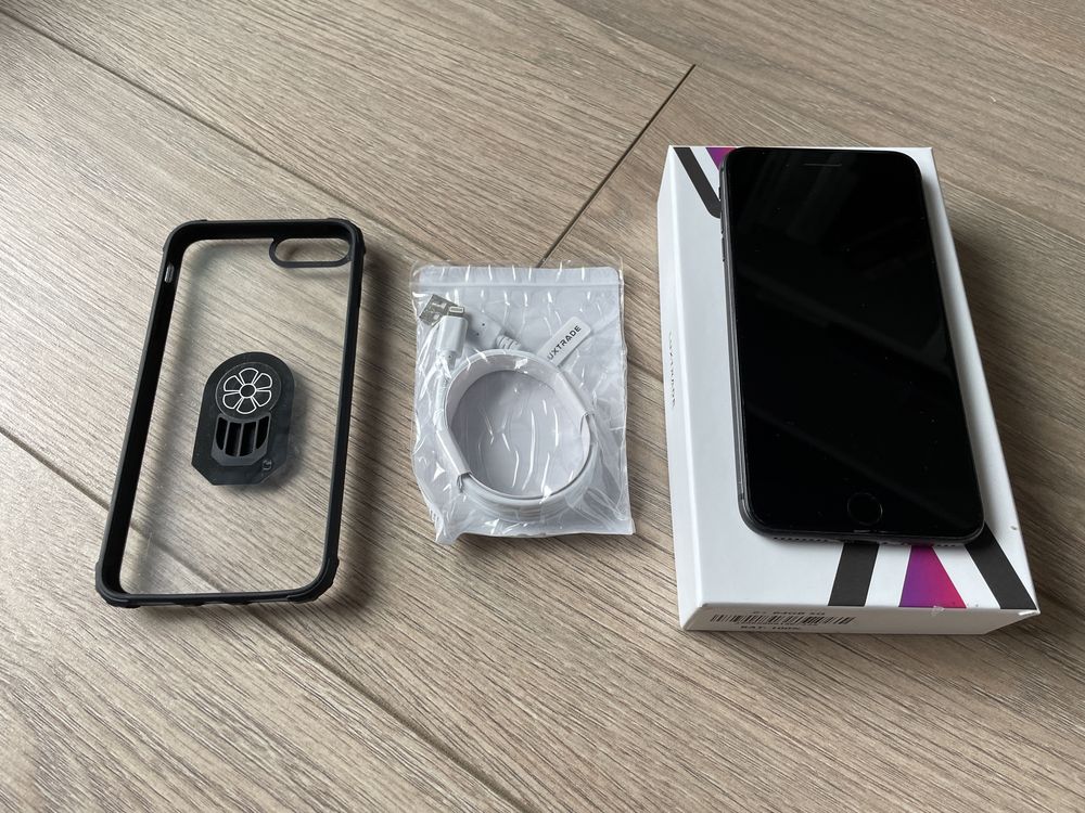 iPhone 8 plus 64GB czarny, uszkodzony