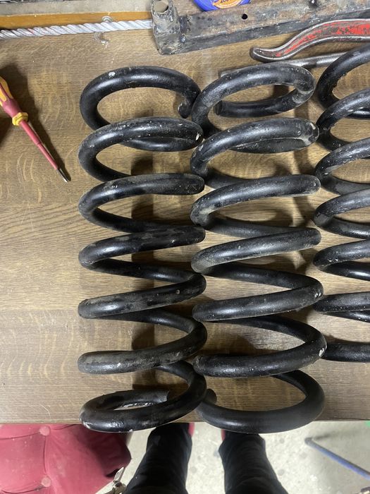 Spreżyny obniżające mercedes w208 komplet