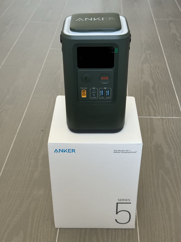 Anker 548 power bank (павербанк, зовнішній аккумулятор) з ліхтариком