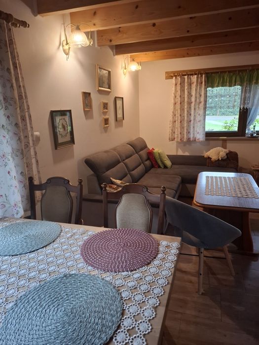 Sam na ogrodzonym terenie piec kaflowy domek chatka Jaśka