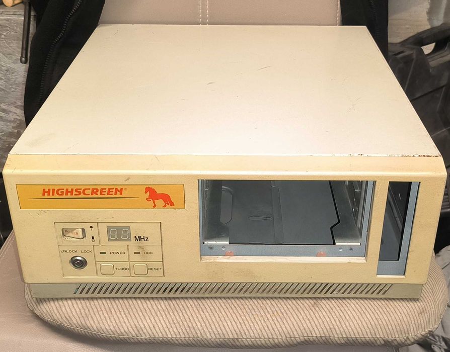 Obudowa z starego komputera