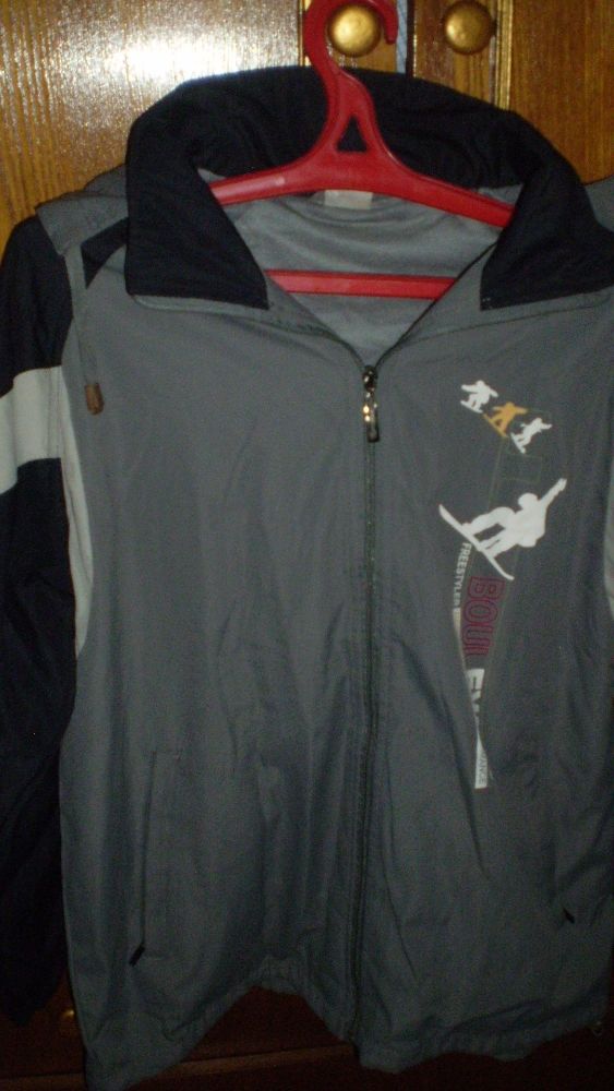 Куртка НОВА капюшоном мужская чоловіча ветровка 46 размер фирма