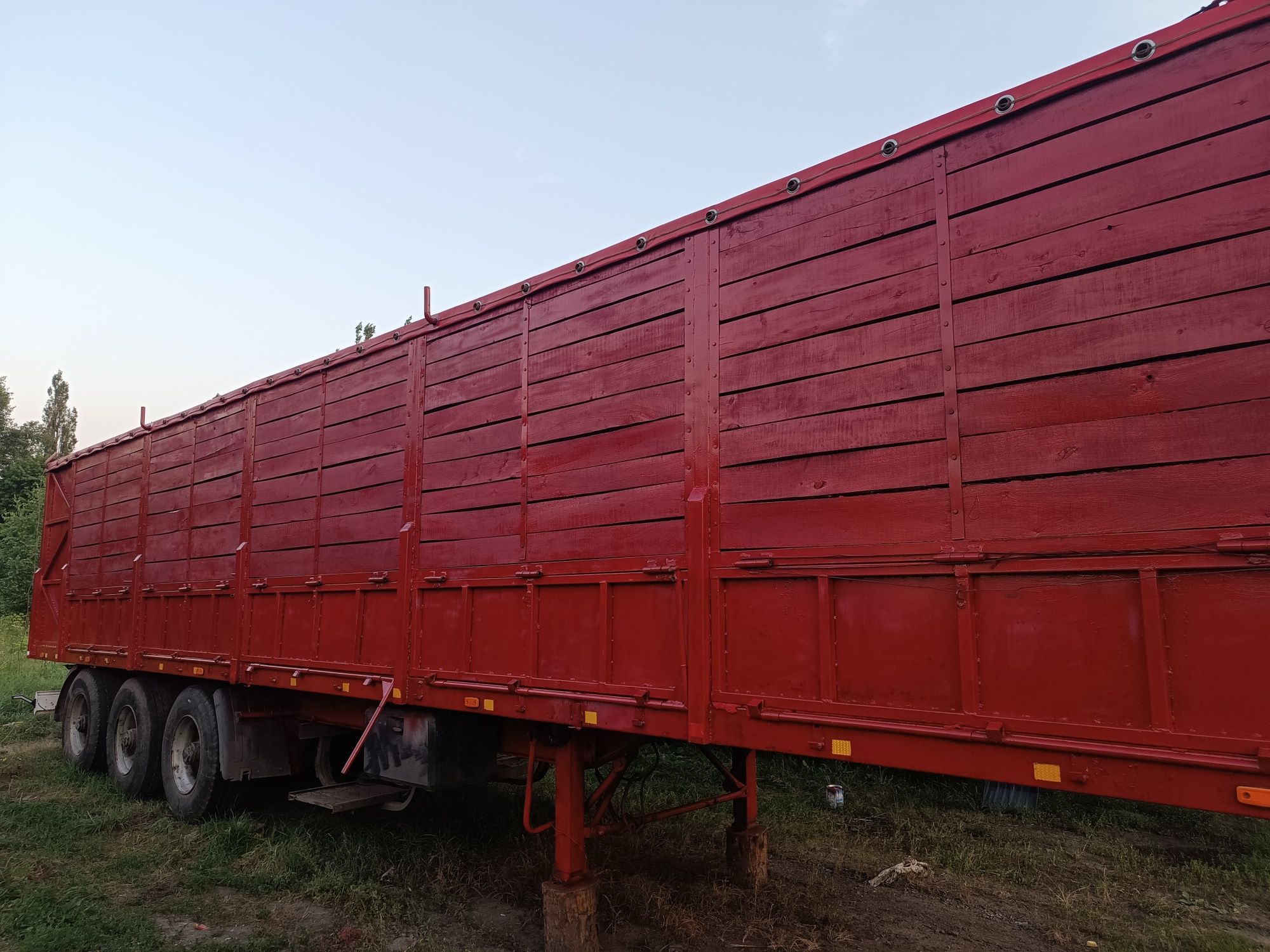 Напівпричіп бортовий