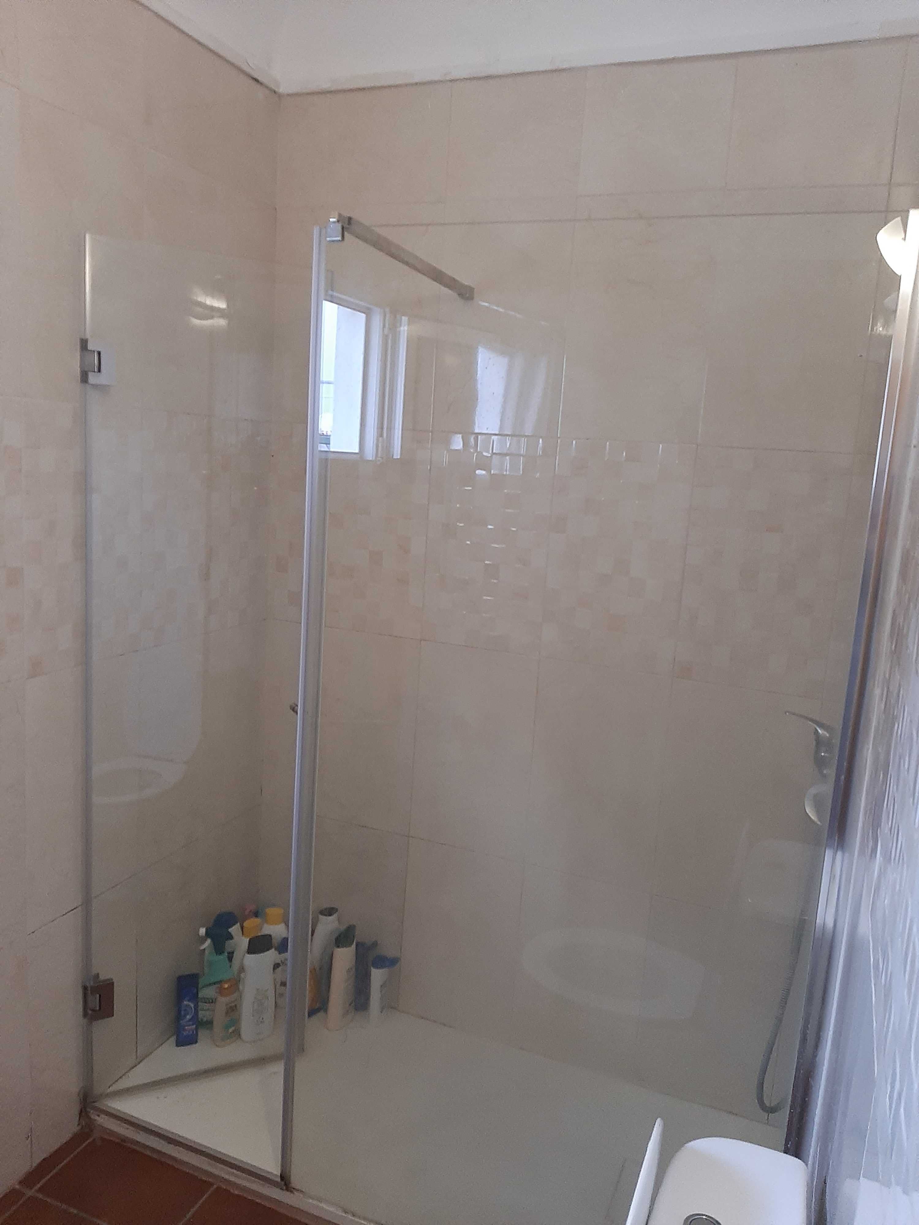Desp incluidas, Quarto amplo em moradia, Porta de Moura