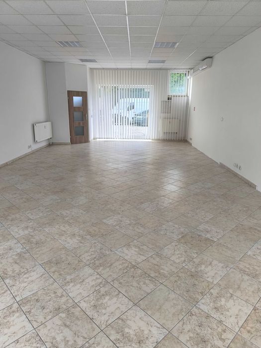 Lokal z witryną 68m2 na wynajem