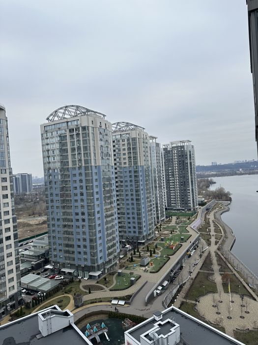 Сучасний великий косметологічний кабінет з німецькою електрокушеткою