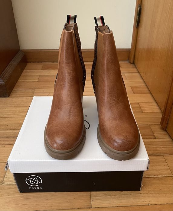 Bota Cano Curto marrom