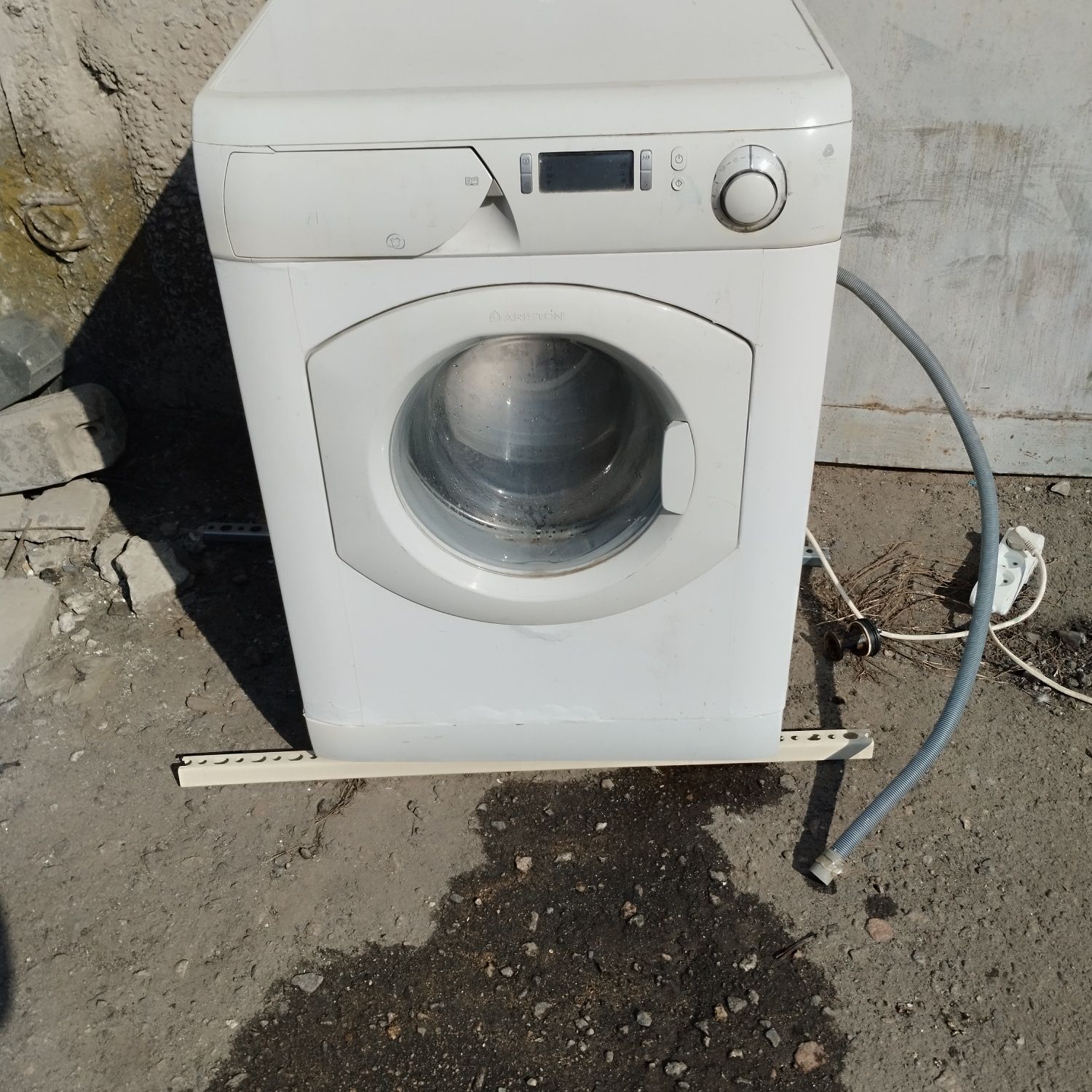 Продам пральну машину ariston на запчастини.