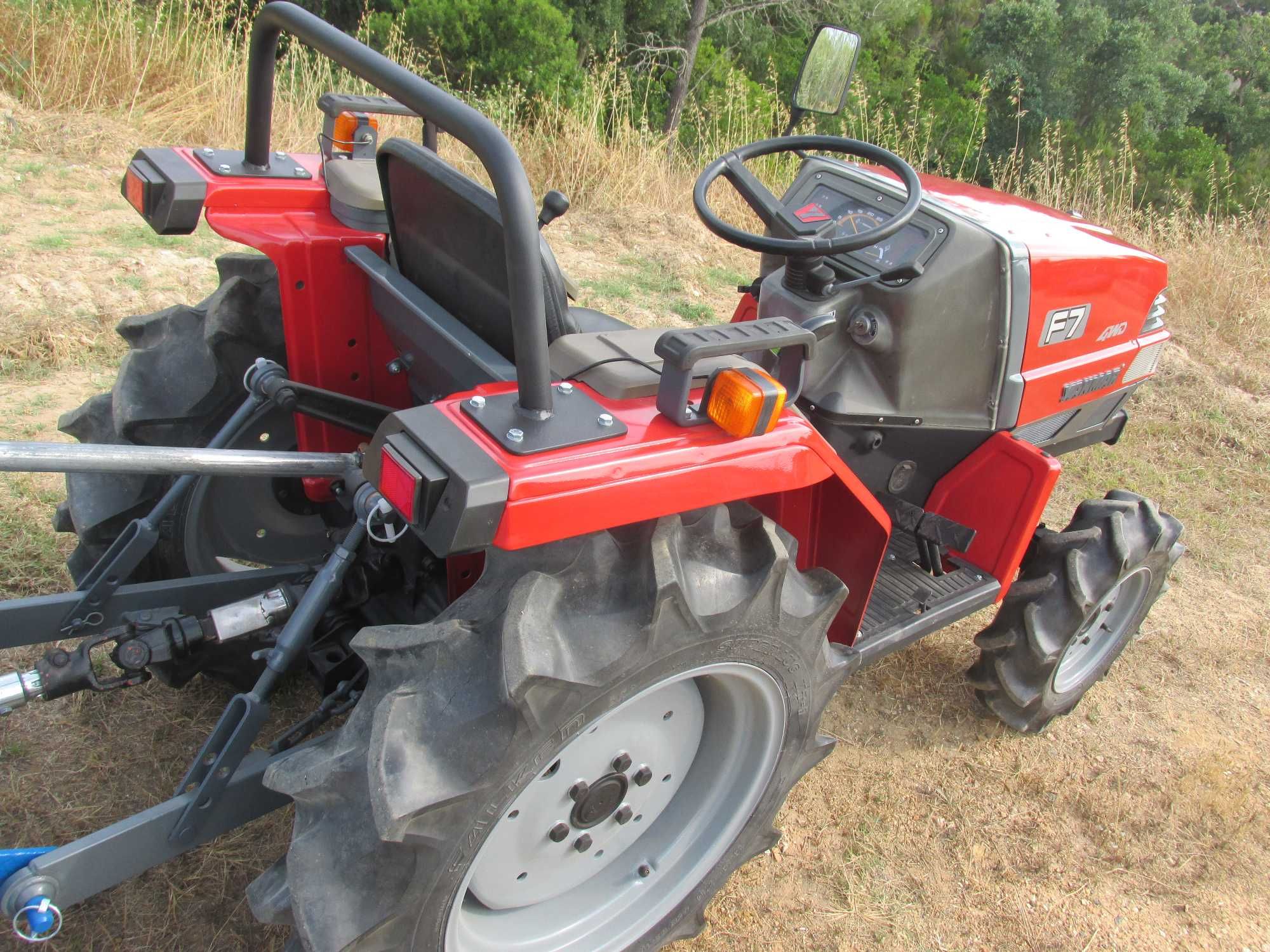 Trator Yanmar F7 4x4 com Freza