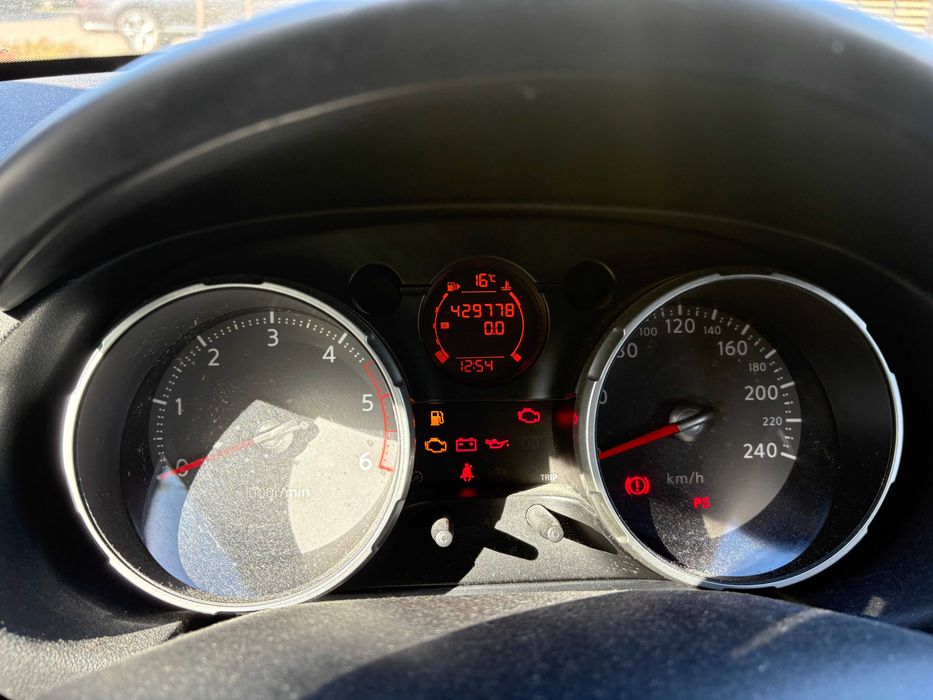 Sprzedam-Nissan Qashqai pierwszy właściciel plus koła zimowe