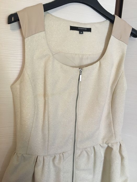 Sukienka kremowo złota z zamkiem