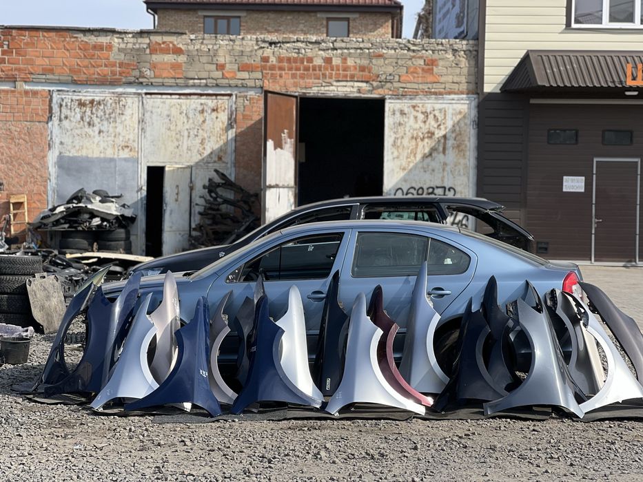 Передні крила в різних кольорах шкода суперб2 пасат б7 октавія а5 шрот