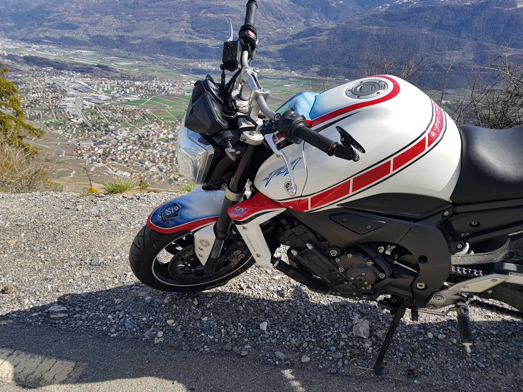 Yamaha fz1n como nova