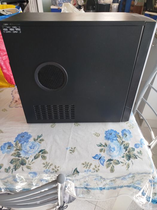 Caixa mini atx com fonte de alimentação