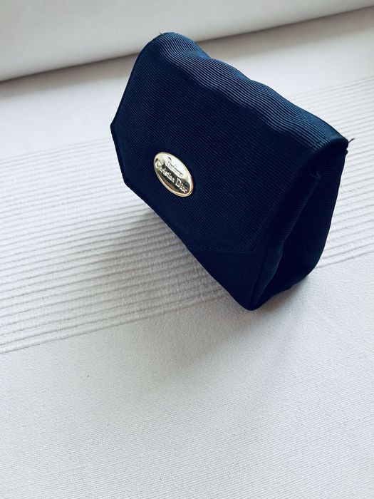 Pequeno estojo para por na carteira