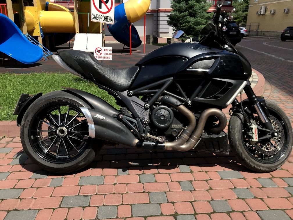 Ducati Diavel Carbon ABS