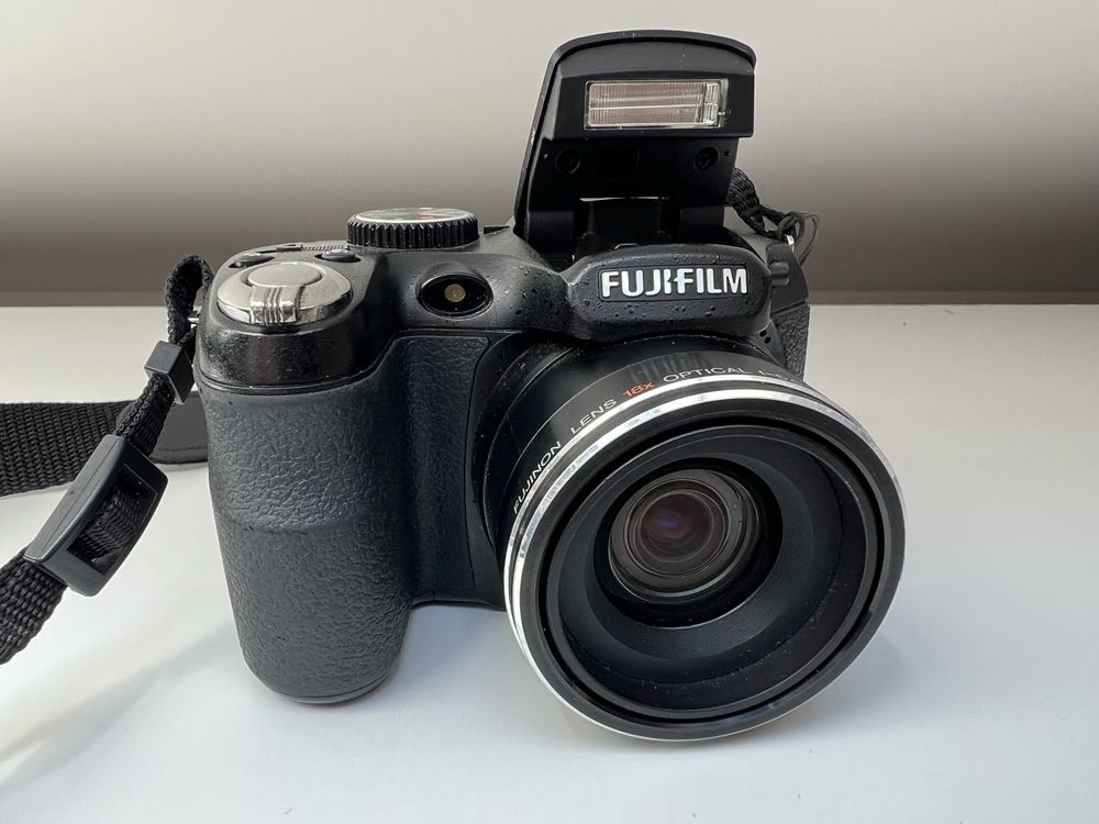 Aparat Fujifilm FinePix S2500HD + torba Camrock + pudełko + płyta