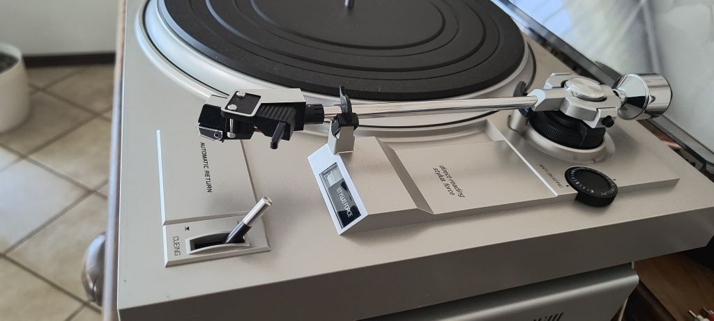 Gramofon Philips F-7111