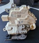 Zamek Audi A4 b8