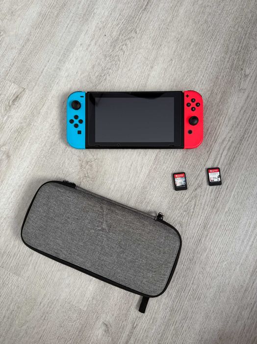 Konsola Nintendo Switch V2 + Etui + 2 Gry Assassin’s Creed + Ładowarka