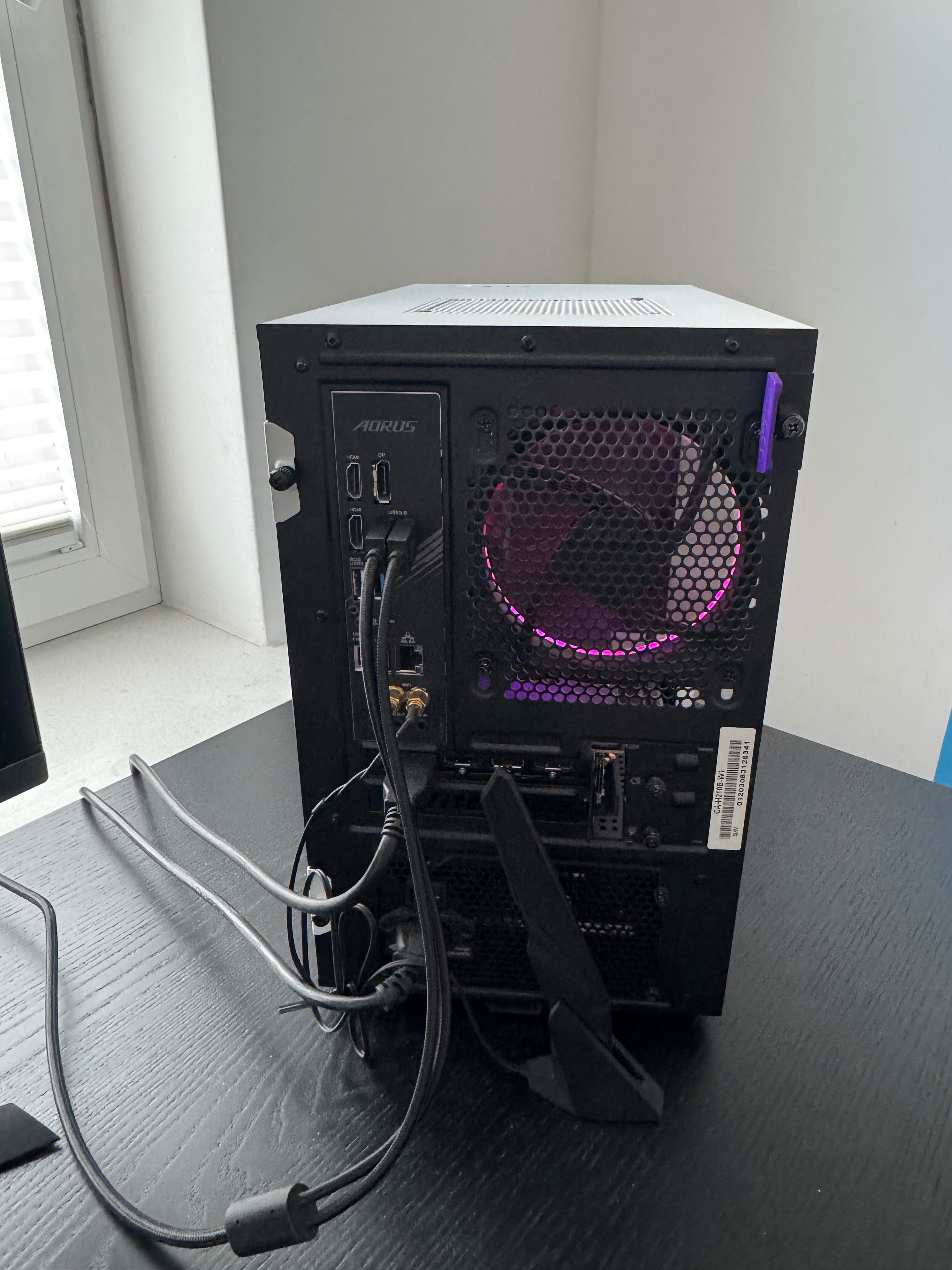 Kompaktowy komputer Ryzen 9 5900X | RX 7600 XT | 32 GB RAM | RGB