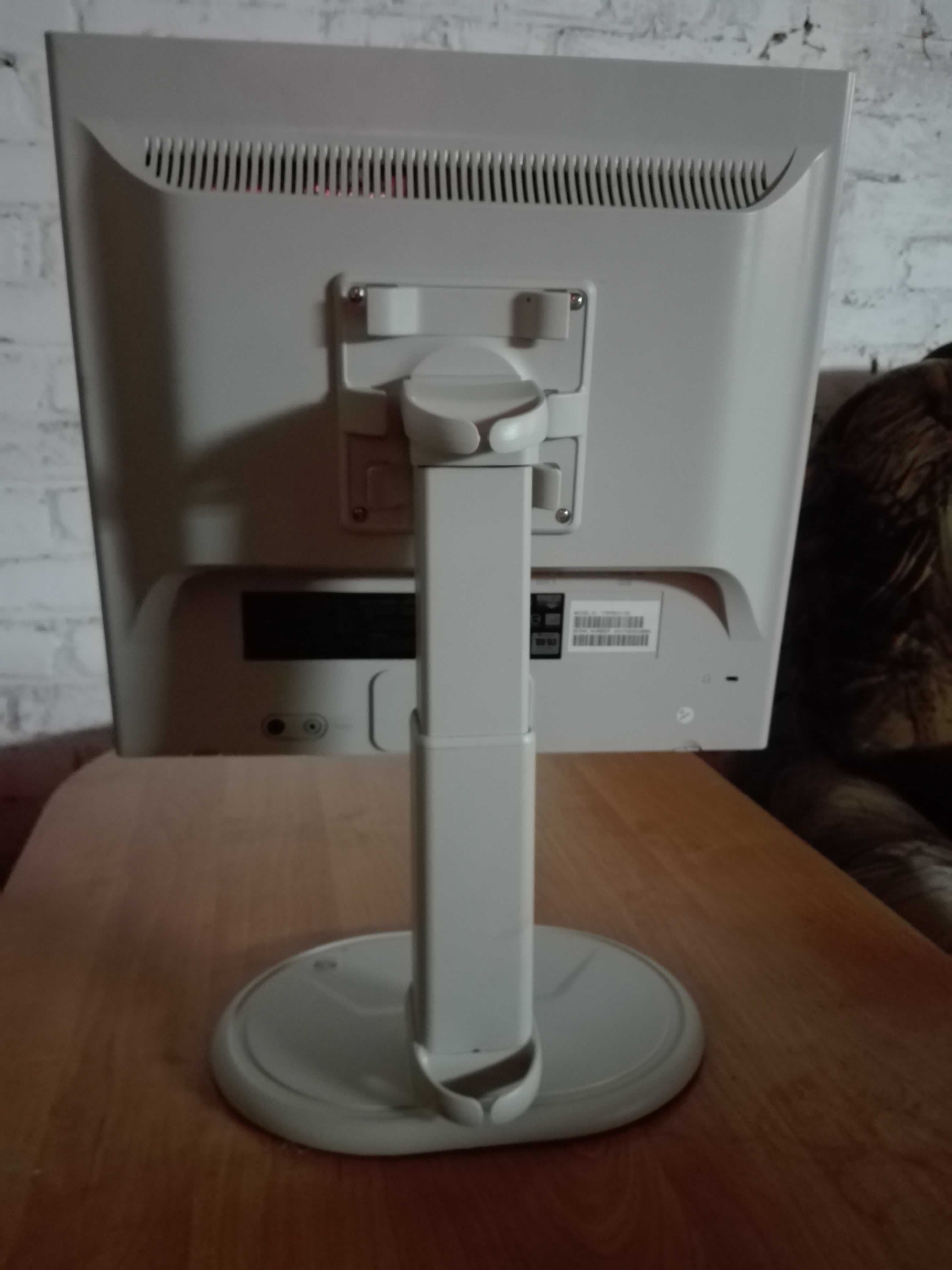 Monitor Philips 17 cali