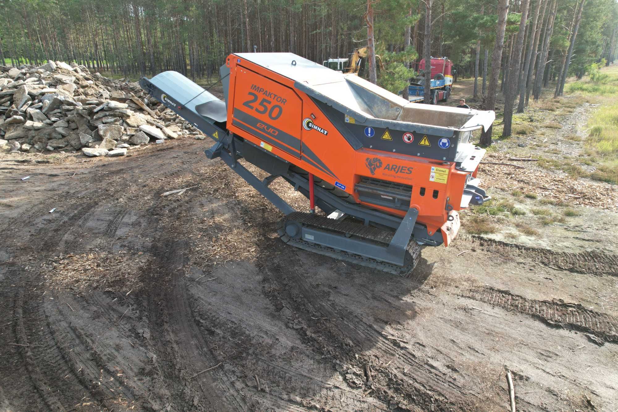 Kruszenie gruzu, rozdrabnianie, usługa mobilna Arjes Impactor  250