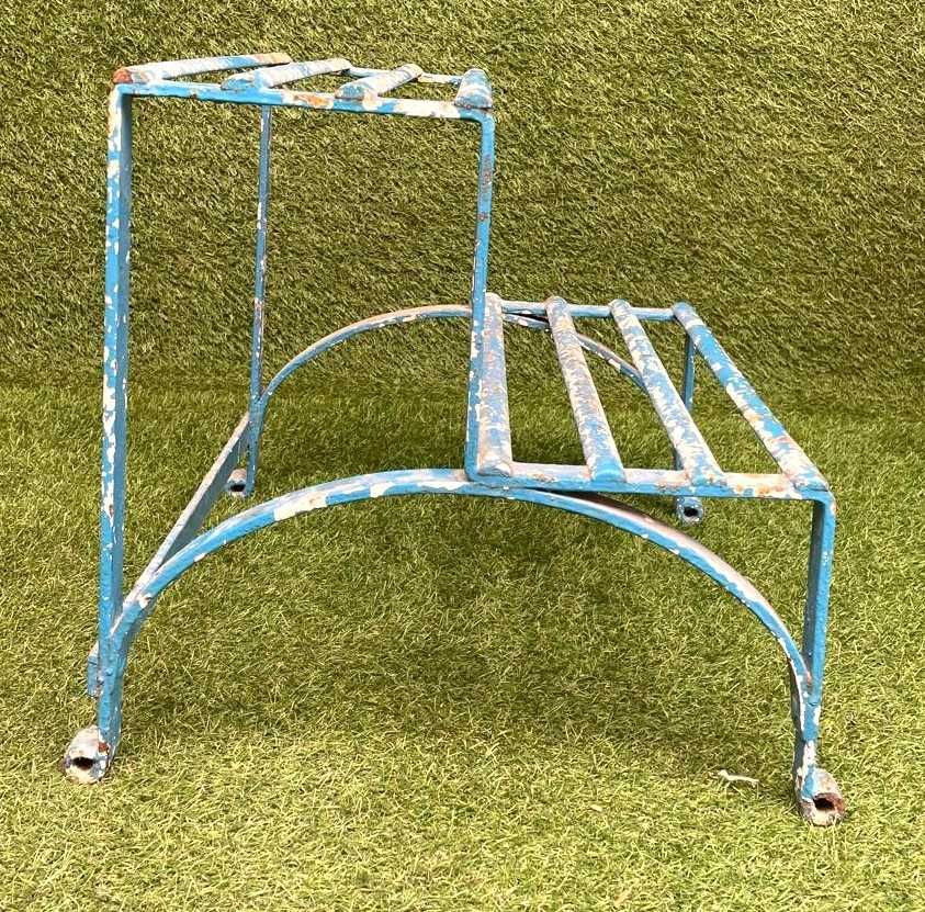 Escadote em ferro maciço