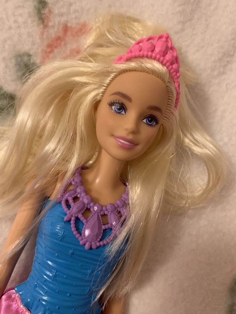 Nowa lalka Barbie księżniczka z pięknymi blond włosami