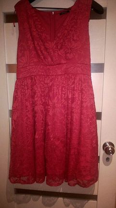 Czerwona sukienka koronkowa 42