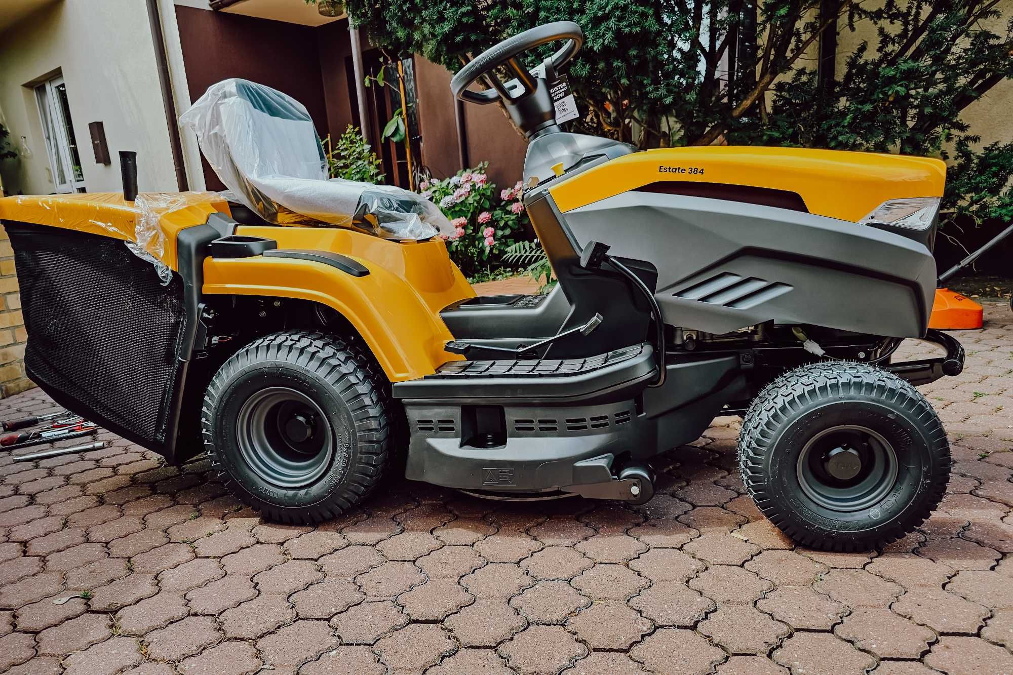 Traktor ogrodowy Estate 384