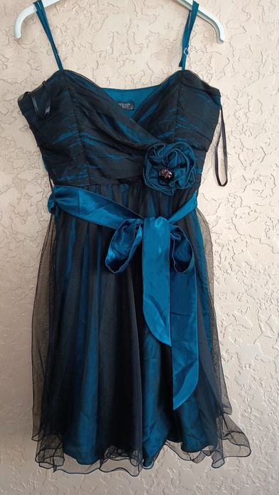 Нарядна жіноча сукня